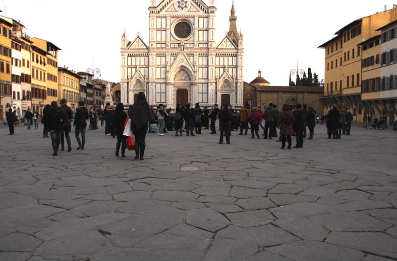 LagioiaRosa_ScendiamoInPiazza_001